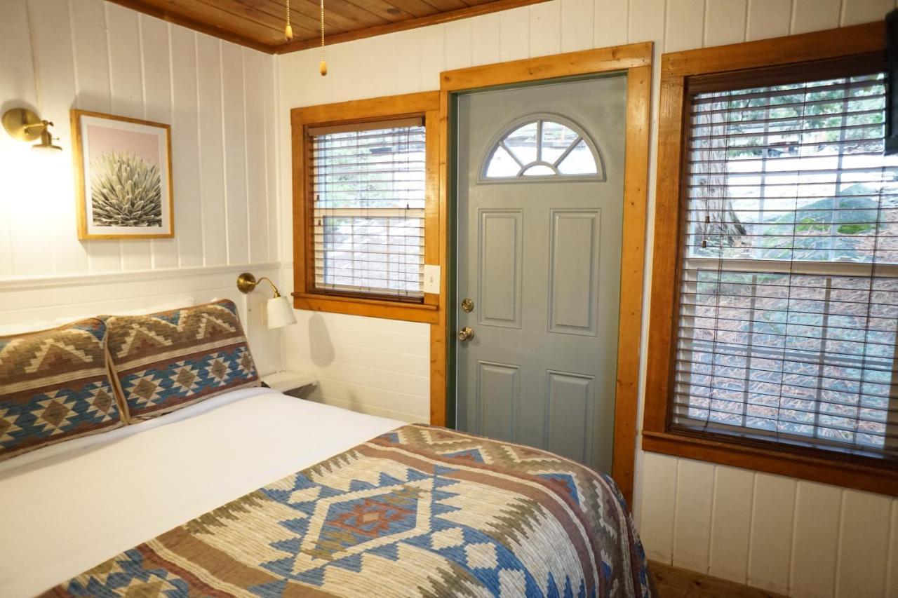 Shaver Lake Village Hotel Exteriör bild